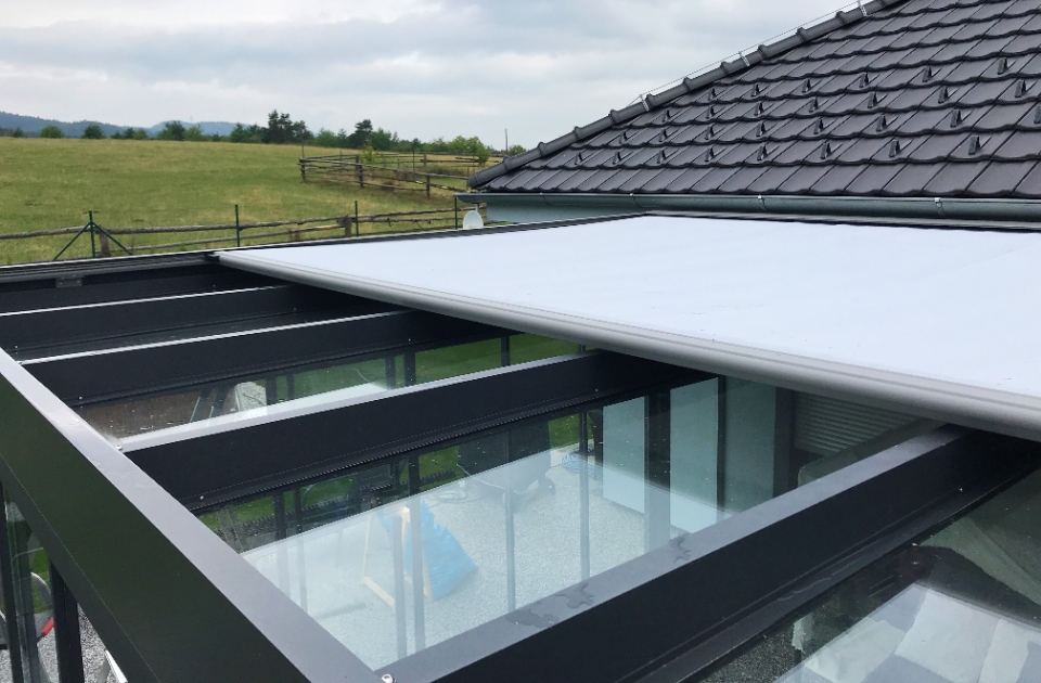 NADSTŘEŠNÍ STÍNĚNÍ LINEPRO - Bioklimatická pergola BIOGlass