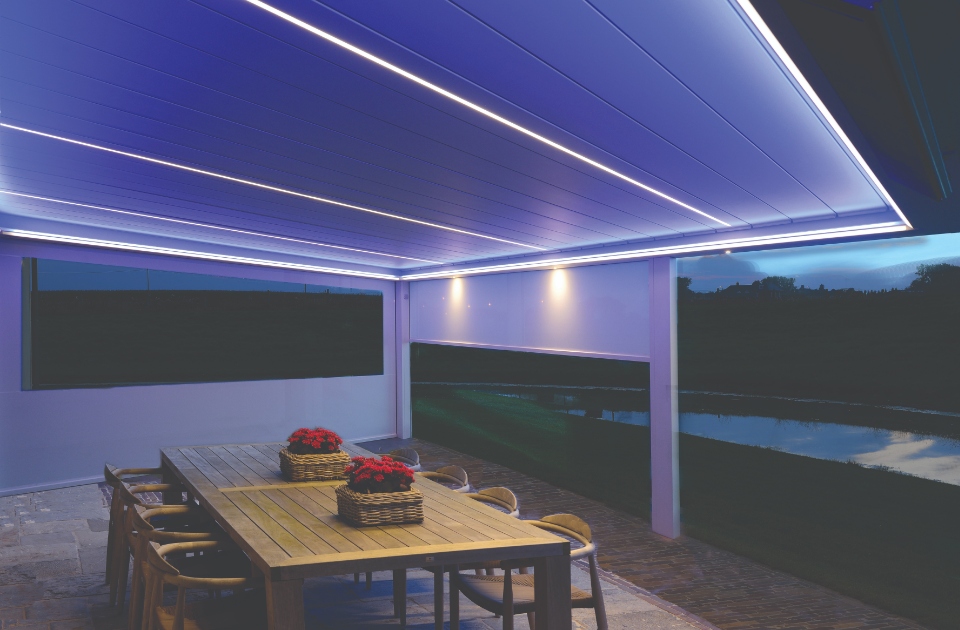 INTEGROVANÉ LED OSVĚTLENÍ - Bioklimatická pergola STAR