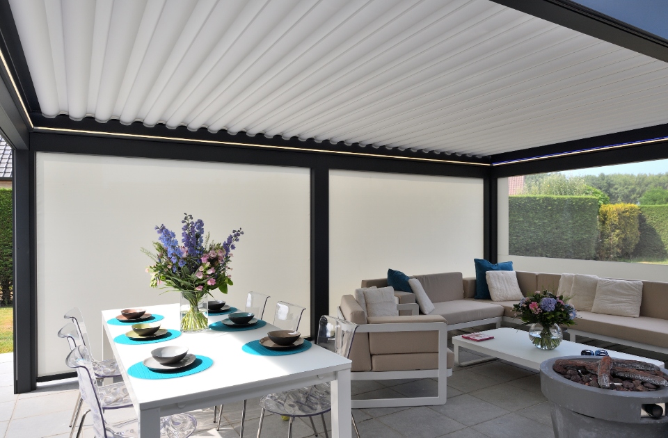 INTEGROVANÉ LED OSVĚTLENÍ - Bioklimatická pergola AGE 