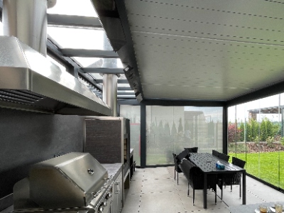 Bioklimatická pergola s prosvětlovacím pásem - Bioklimatické pergoly