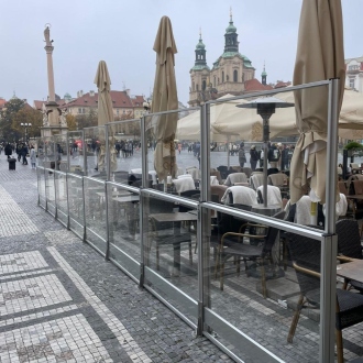 Výsuvné zábradlí Café au Lä