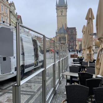 Výsuvné zábradlí Café au Lä