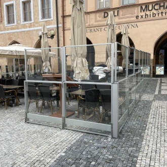 Výsuvné zábradlí Café au Lä
