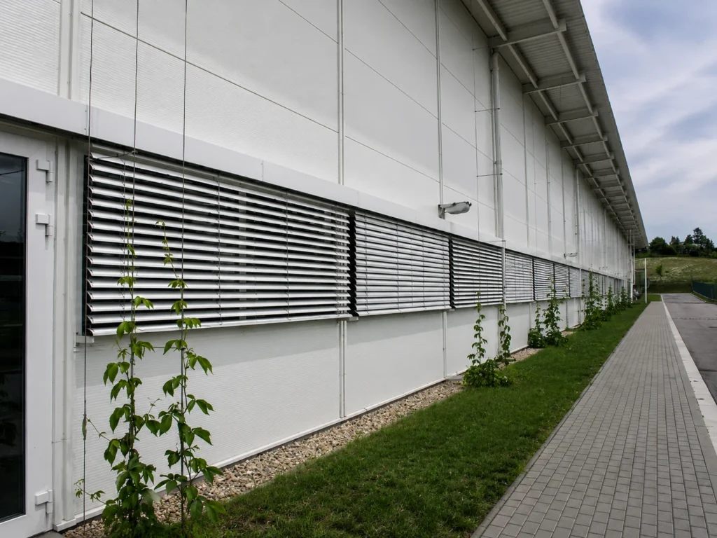 Předokenní žaluzie s lamelami typu RC3