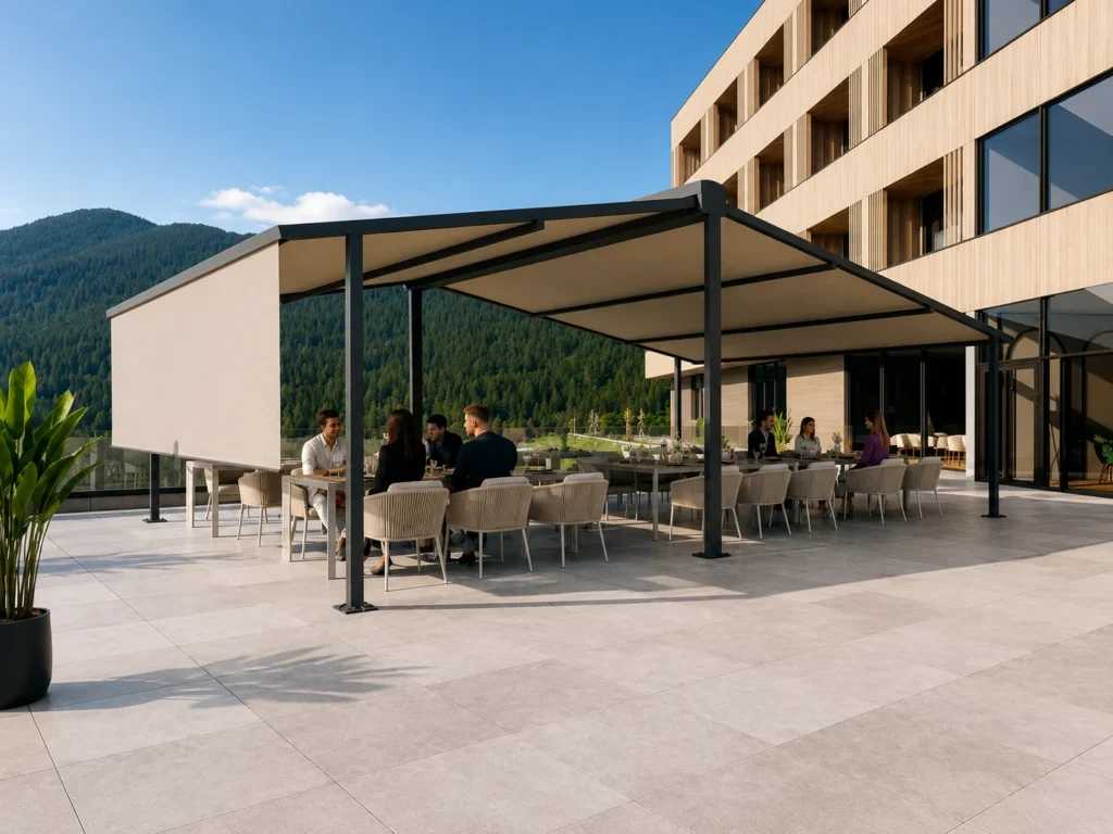 Modulární zastřešení terasy u moderní budovy