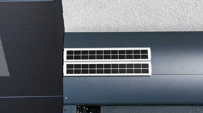 Detail venkovního stínění prosklené střechy