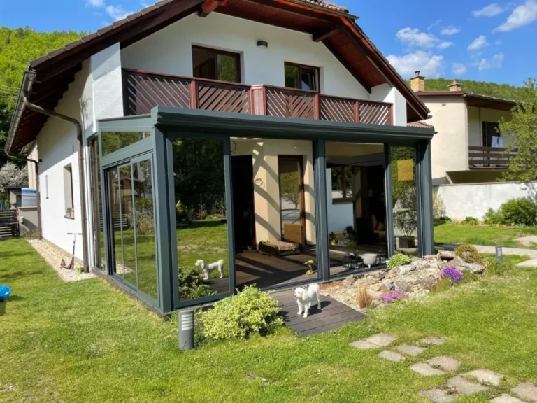 Prosklená terasa přistavěná k rodinnému domu
